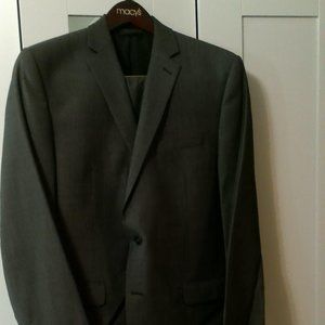 Clavin Klein 2-piece charcoal suit
